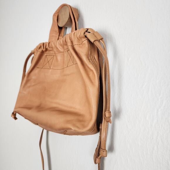 Madewell Piazza Drawstring Leather Crossbody Bag Timber Beam Tan NEW - Picture 12 of 15